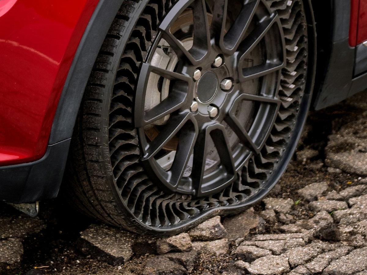 Patlamayan ve havasız lastiğe ödül!