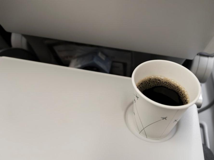 AB mahkemesinden uçakta dökülen kahve kararı