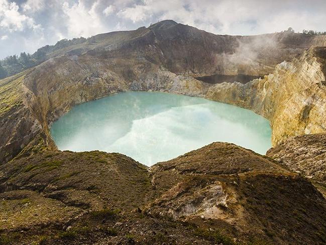 Kelimutu Yanardağı'nın muhteşem krater gölleri