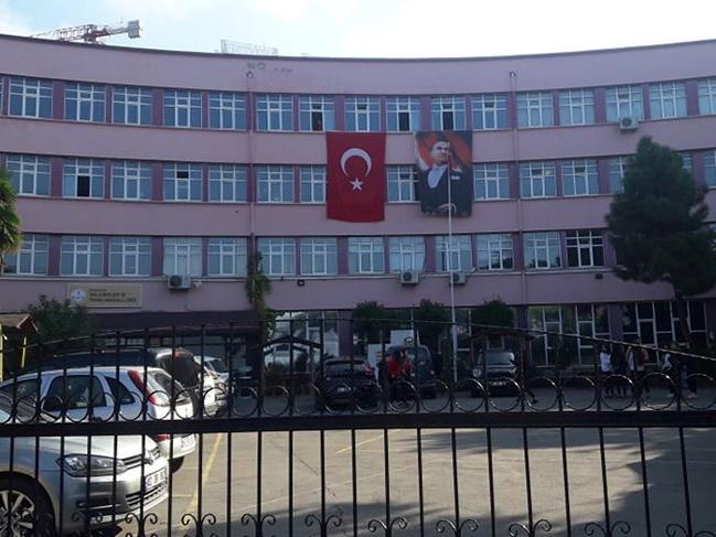 AKP'li belediye tarihi liseye kafayı taktı