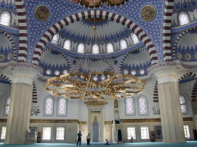 Anadolu'dan Orta Asya'ya uzanan gönül bağı: İmam Serahsi Camii