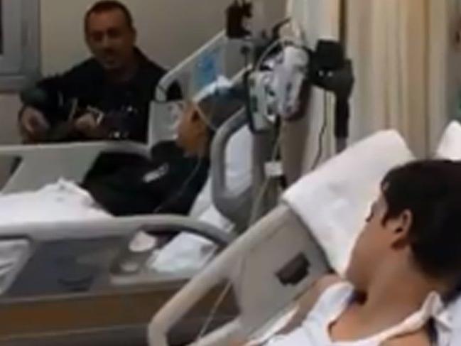 Haluk Levent yılbaşı konserini hastanede verdi