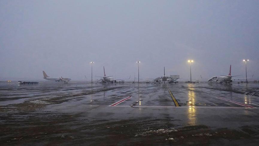 İstanbul'da sağanak ve fırtına hava ulaşımını da vurdu!