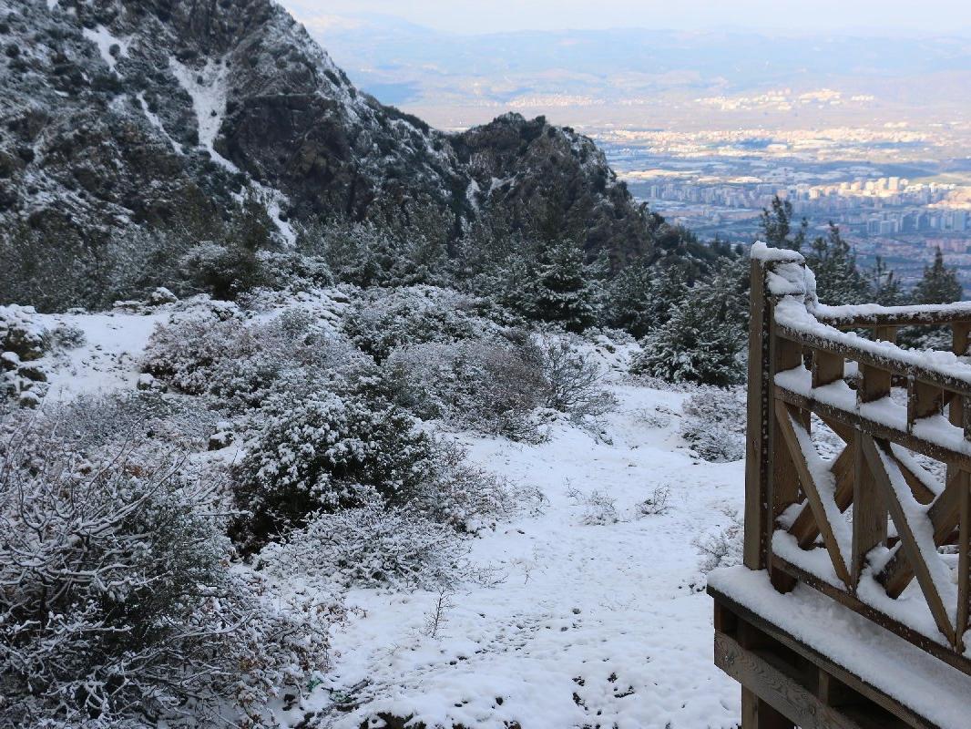 Spil Dağı Milli Parkı karla kaplandı