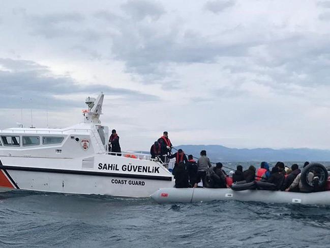 Felaketin eşiğinden dönüldü: Fırtınalı havada denize açılan 193 göçmen yakalandı