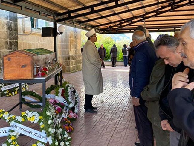 KKTC'de cenazeler karıştı! Türk bakanın dayısı İngiliz mezarlığına defnedildi
