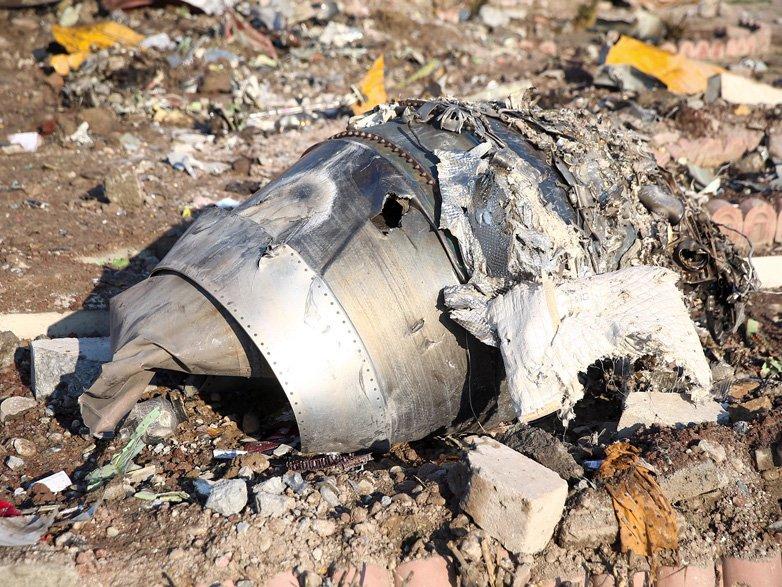 İran'da düşen uçakla ilgili bomba iddia: Havada alev almıştı
