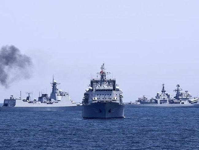Rusya, ABD'ye ait savaş gemisini taciz etti