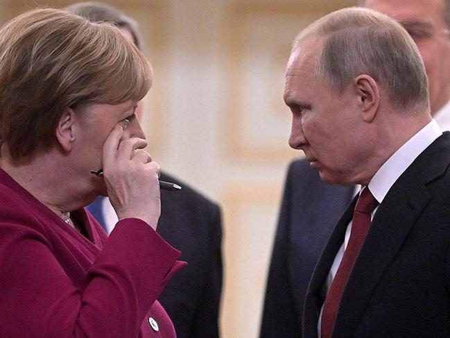 Putin ile Merkel arasında kritik görüşme!