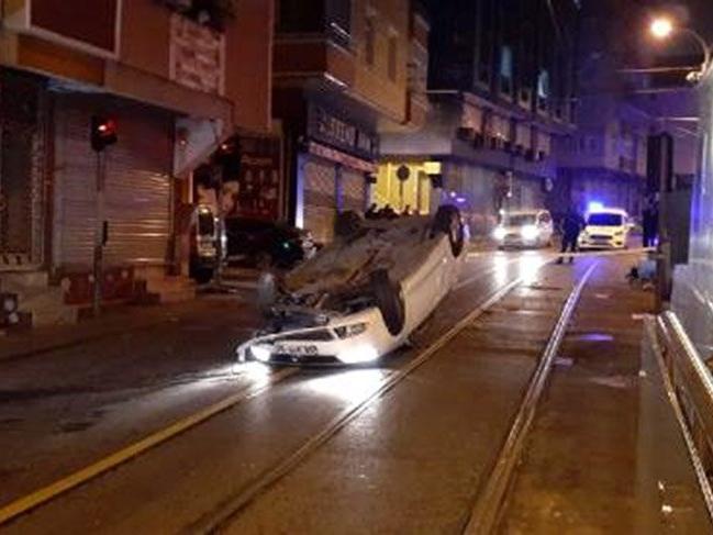 Polisin 'dur' ihtarına uymayan ehliyetsiz sürücü kaza yaptı