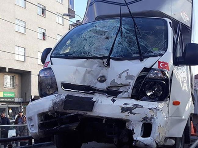 İstanbul'da tramvay seferlerini aksatan kaza!