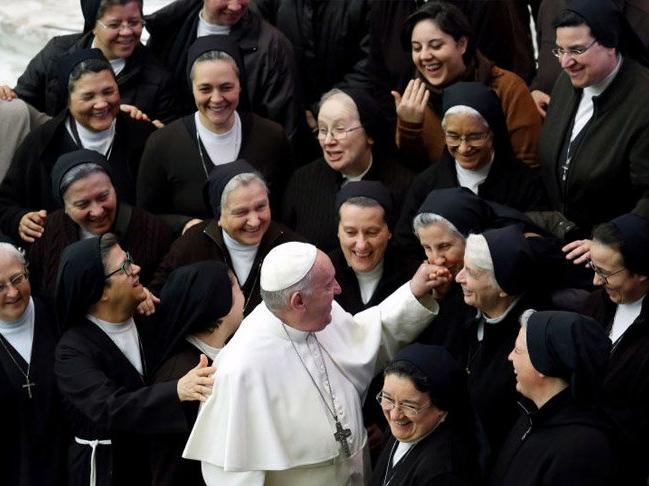 Papa'dan görülmemiş karar! İlk kez kadın yönetici atadı