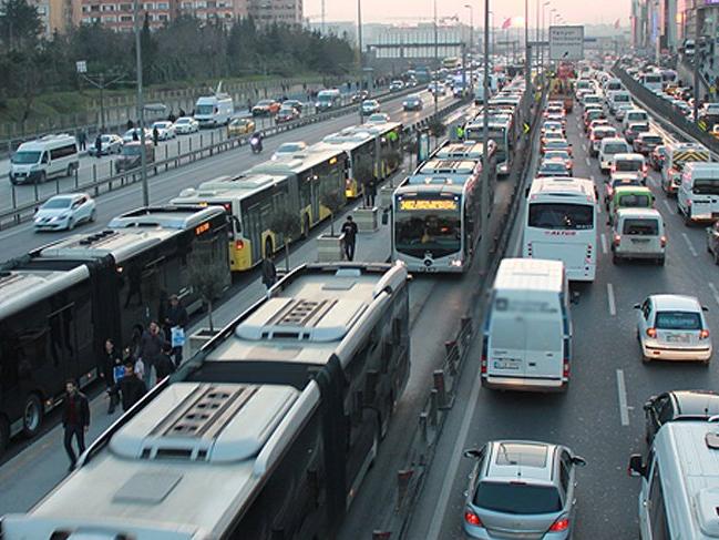 İstanbul'da annelerin ücretsiz ulaşımına şartlı onay!