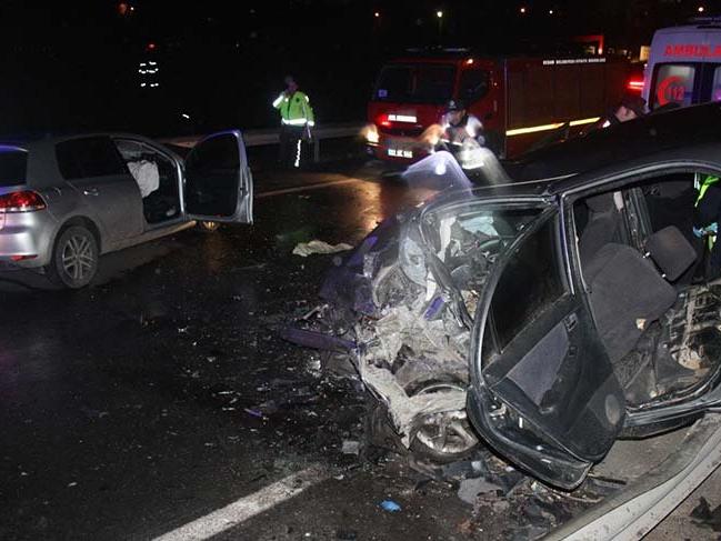 Edirne'de otomobiller çarpıştı: 3 ölü, 2 yaralı