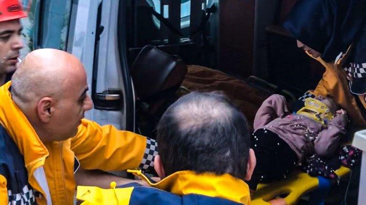 İstanbul'da korku dolu anlar: Küçük kız inşaattaki kuyuya düştü