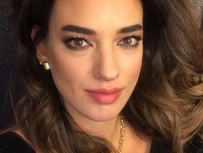 Seda Bakan kızı Leyla'ya filtre uygulamasıyla taç taktı