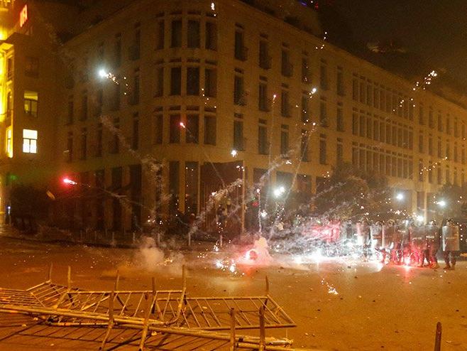 Halkın öfkesi dinmiyor! Beyrut'ta yaralı sayısı 400'e yaklaştı