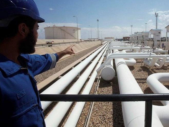 Libya zirvesi sürerken ülkenin petrol akışının durduğu iddia edildi