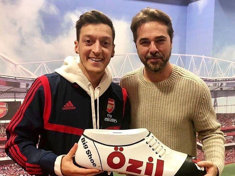 Mesut Özil'e iade-i ziyaret