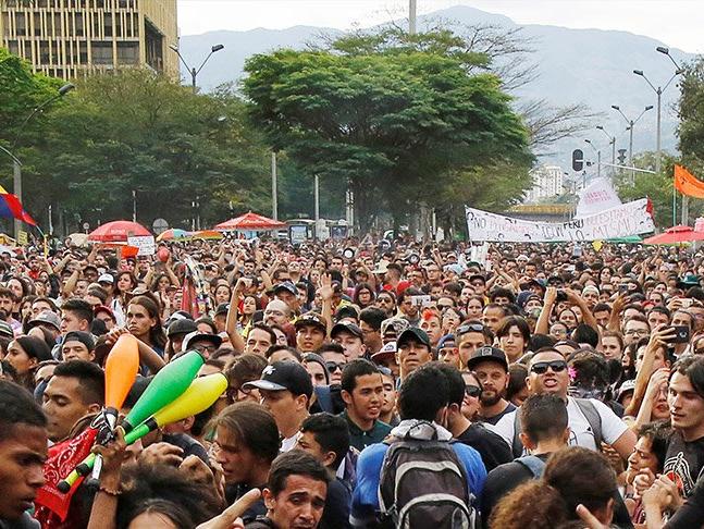 Kolombiya'da korkulan oldu! Halk yeniden sokakta...