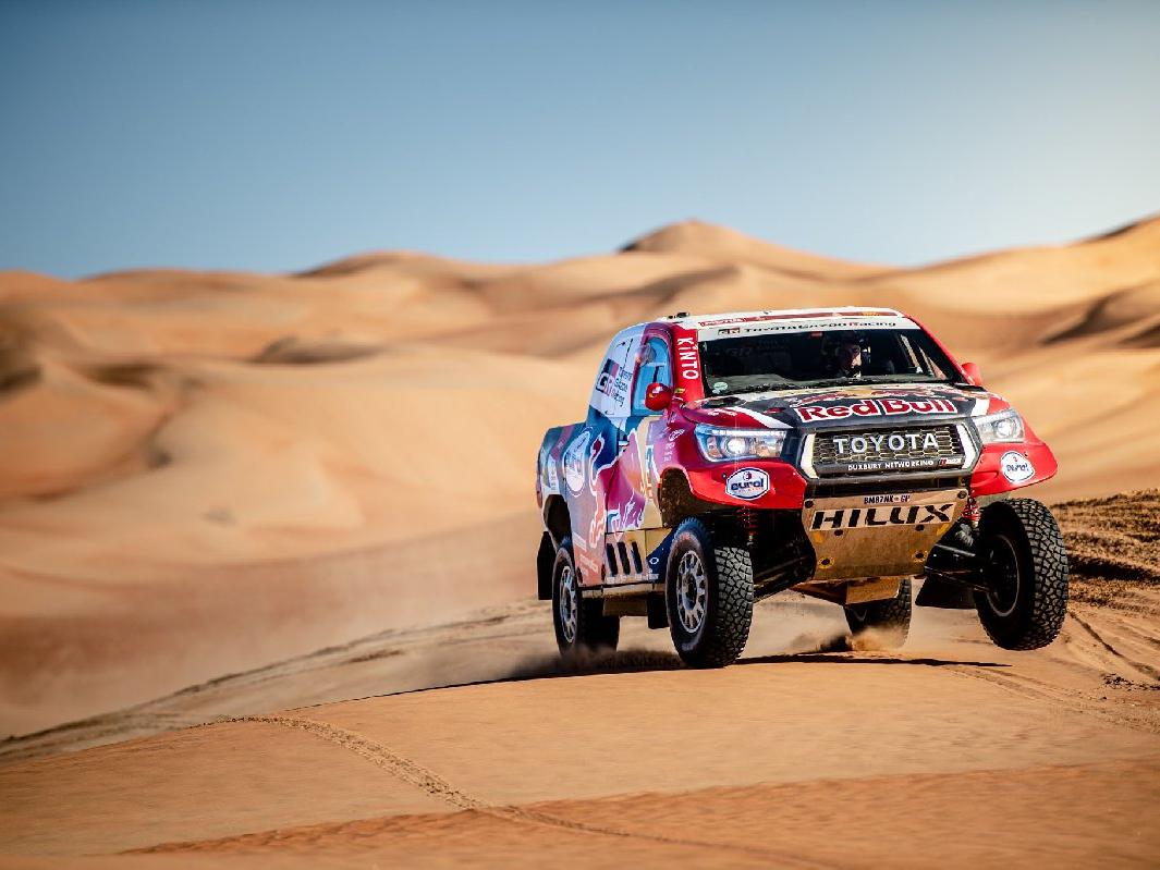 Dakar Rallisi’ni dört araçla birlikte tamamladı!