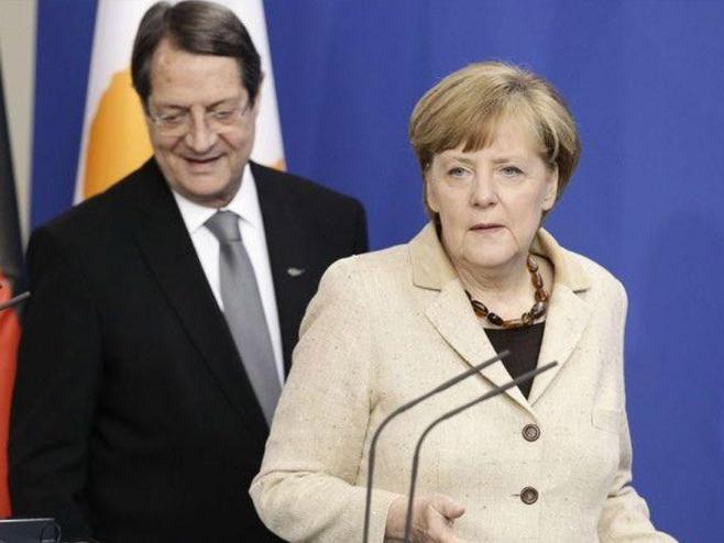 Rum kesimi, Merkel'den 'Türkiye' için destek istedi!