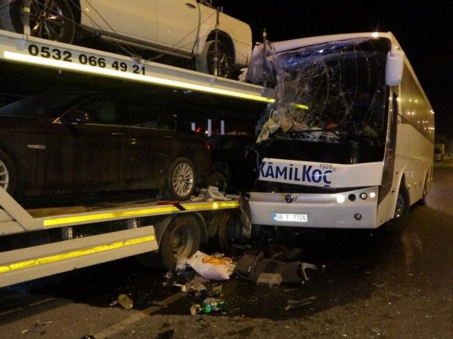 Uşak'ta otobüs kazası! 3'ü ağır 13 yaralı