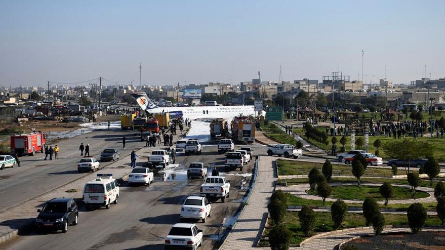 İran'da panik: Uçak Mahşehr'de karayoluna acil iniş yaptı