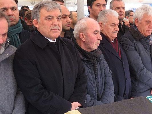 Abdullah Gül ve Binali Yıldırım cenazede bir araya geldi