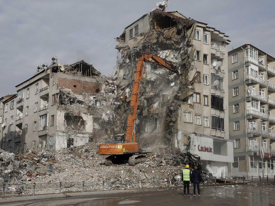 AFAD'dan açıklaması: 50 bina acil olarak yıkılacak