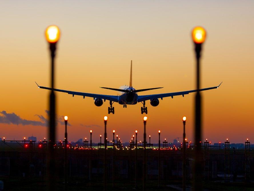 Hava yolu şirketleri Çin uçuşlarını durduruyor