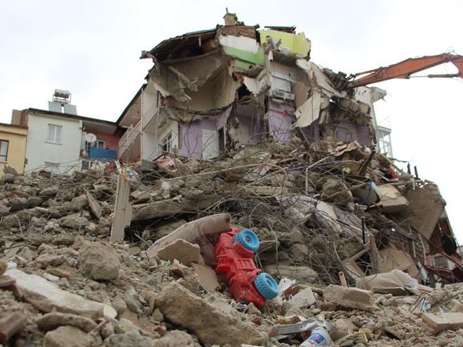 Deprem sonrasında Elazığ'da acil yıkılacak binaların listesi paylaşıldı