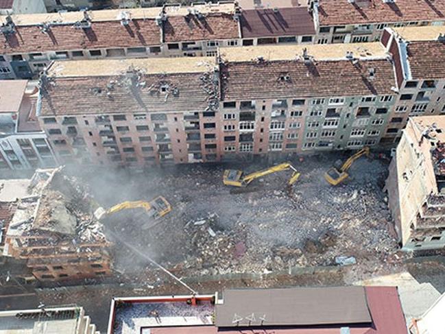 İstanbul'daki tehlikeli binaların yıkımına başlandı!