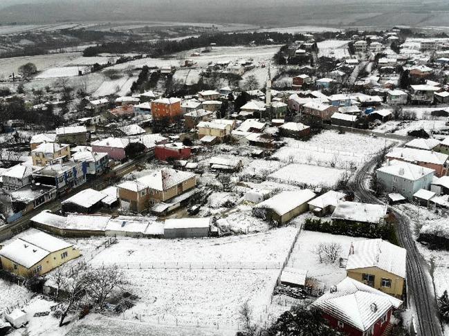 Meteoroloji'den soğuk hava uyarısı! İstanbul'a kar göründü