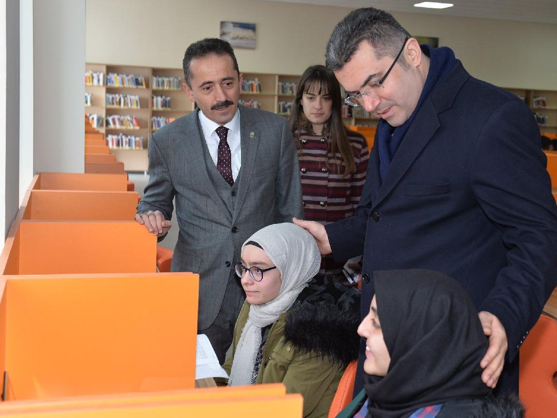 Türkiye’nin en büyük kütüphanesi Erzurum’da hizmete açıldı