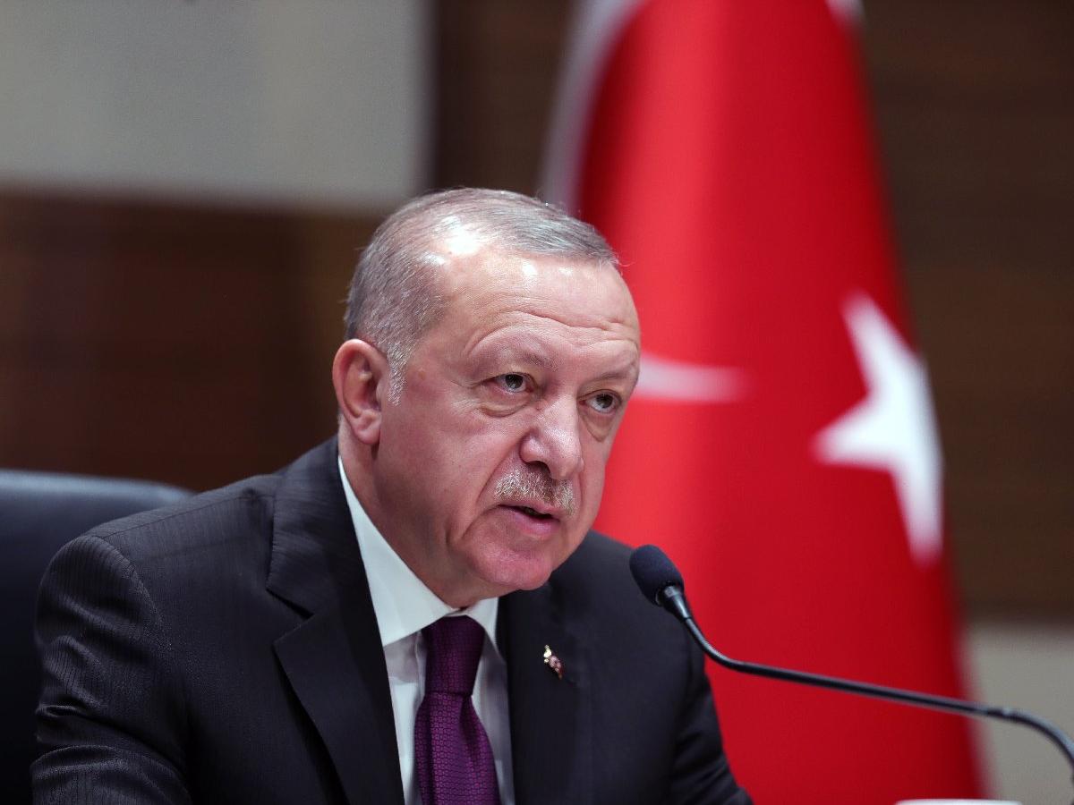 Erdoğan'ın konuşmasının kitaplaştırılarak liselere dağıtılmasına tepkiler büyüyor