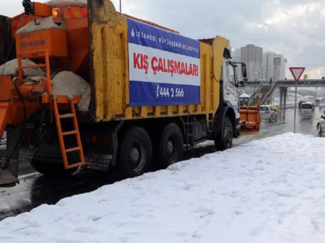 İstanbul'da beklenen kar yağışı için 6 bin 882 personel hazır bekletiliyor
