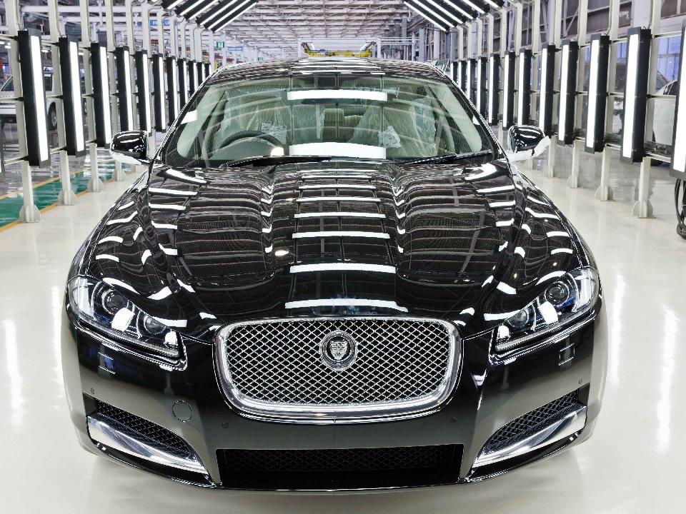 Jaguar Land Rover üretimine ara verecek!