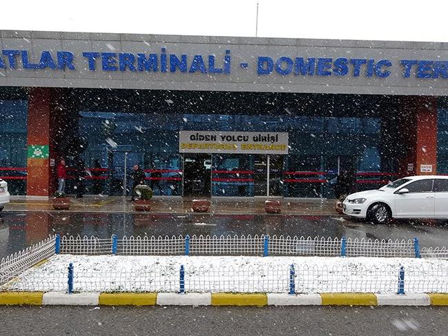 Trabzon'da hava ulaşımına kar ve sis engeli