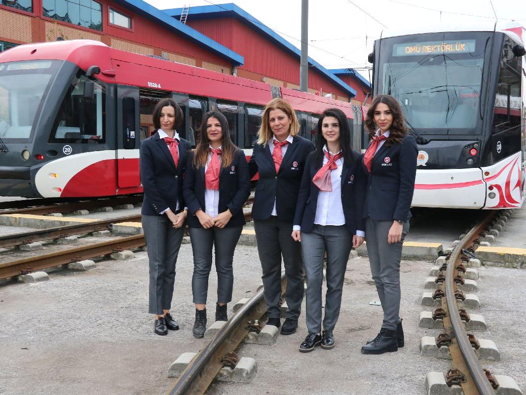 Samsun'da tramvayın kadın makinistleri