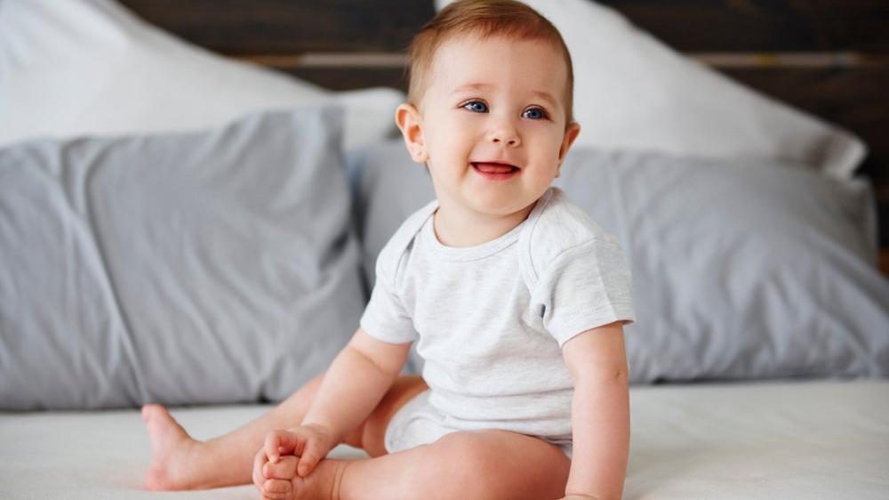 Bebeklere oturma nasıl öğretilir? Bebeklerde oturma dengesi nasıl sağlanır?
