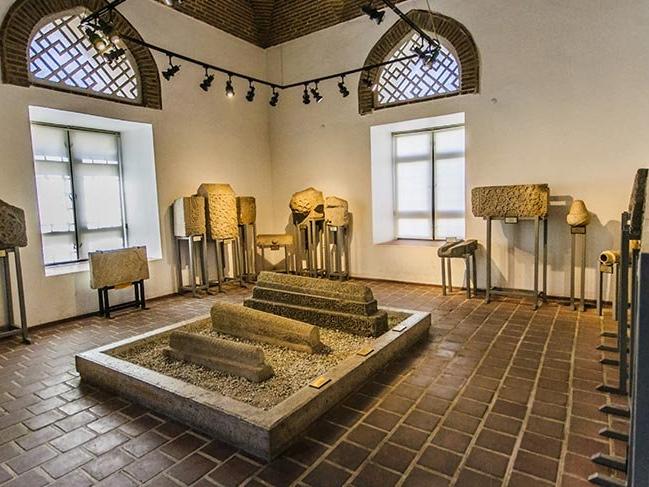 İnce Minareli Medrese ile Taş ve Ahşap Eserler Müzesi