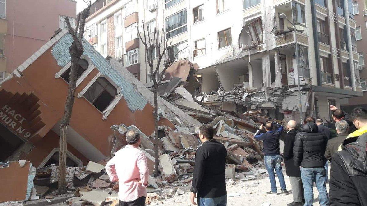 Son dakika: İstanbul'da bir bina çöktü