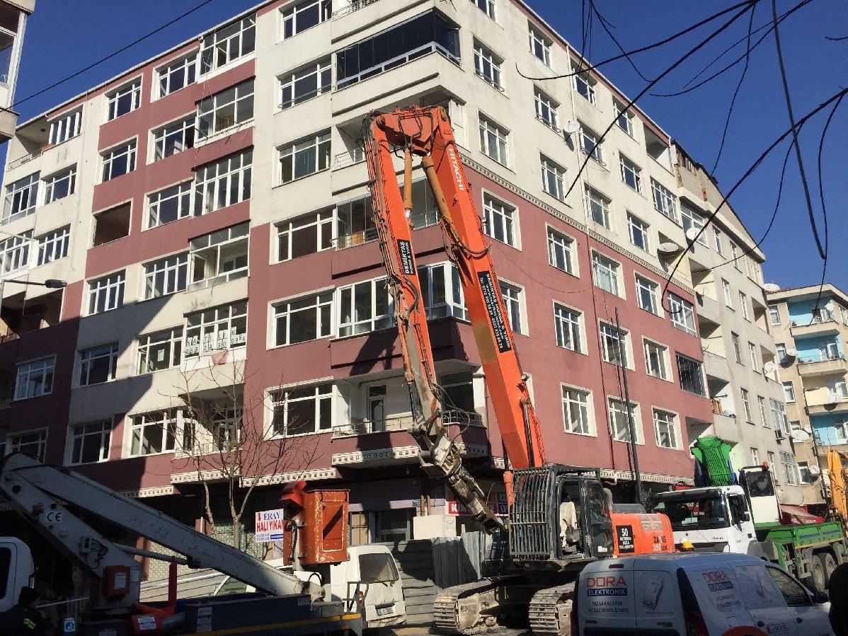 İstanbul'da ağır hasarlı 24 binanın yıkımına başlandı