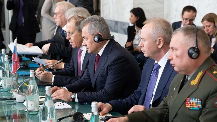 Rusya: ABD, Suriye'deki petrol sahalarını yağmalıyor