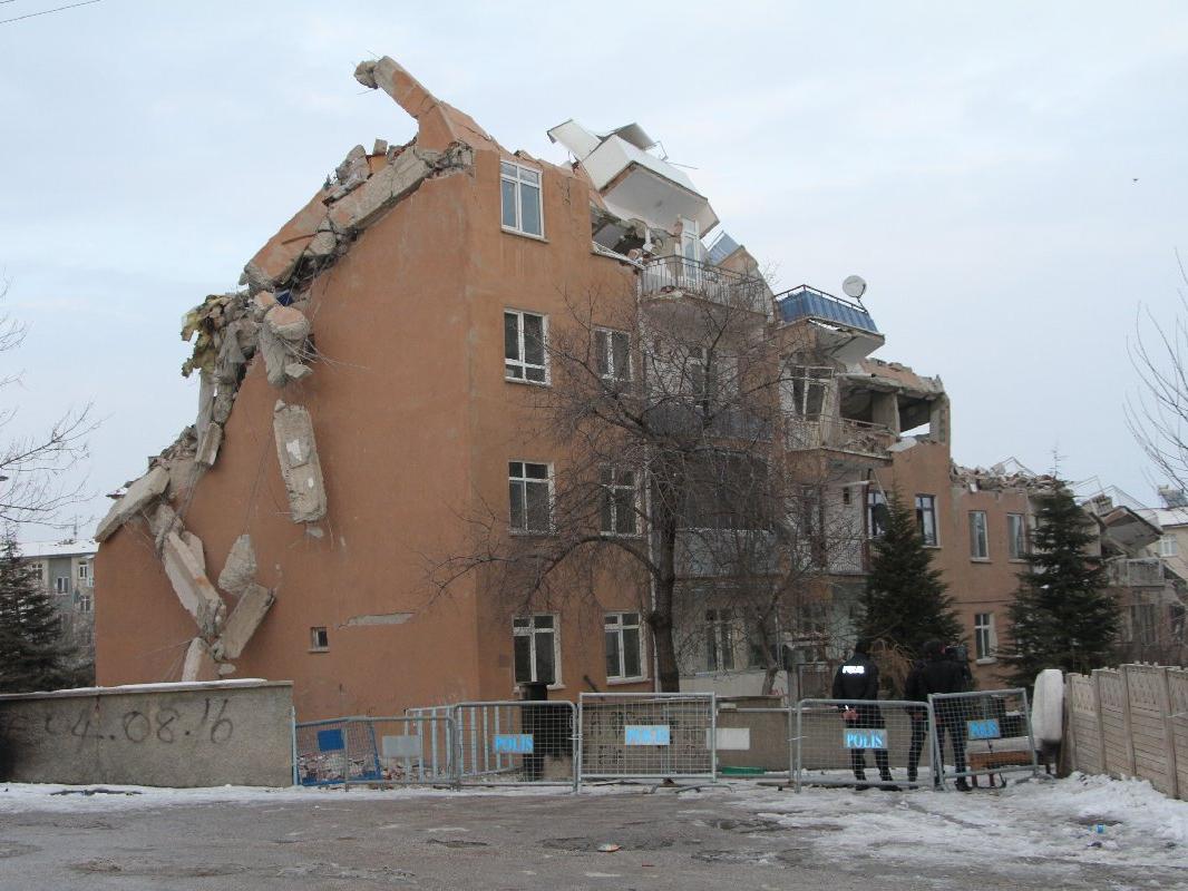 Depremzedelerden beş bine yakın dilekçe: Binamızdaki hasar az gösterildi