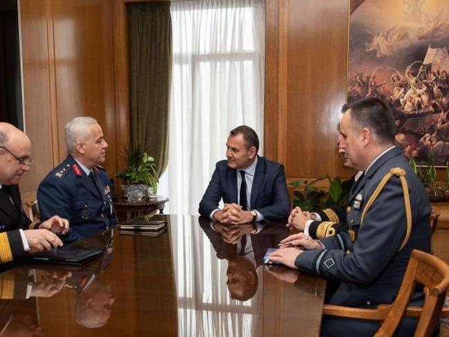 Türk heyetinin başkanı, Yunan Savunma Bakanı ile görüştü
