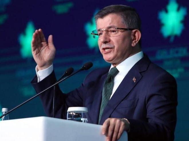 Davutoğlu'ndan Gül'e 'Siyasal İslam' tepkisi