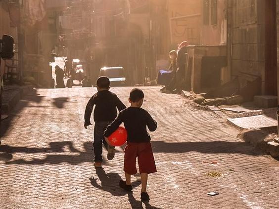 İBB, İstanbul'da çocuk yoksulluğunu araştırdı