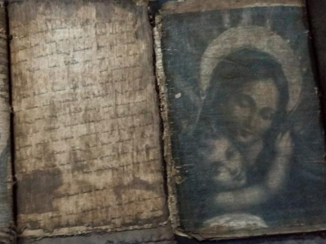 Adana'da tarihi kutsal kitaplar ele geçirildi